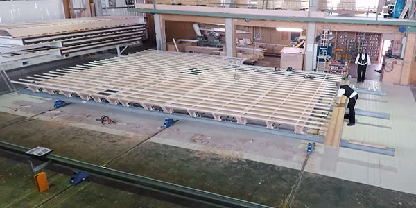 Anbringen Ortganggesims in ergonomischer Arbeitshöhe