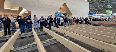 Live-Vorführung  (Foto: Bauer Holzbau)