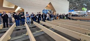 Live-Vorführung  (Foto: Bauer Holzbau)